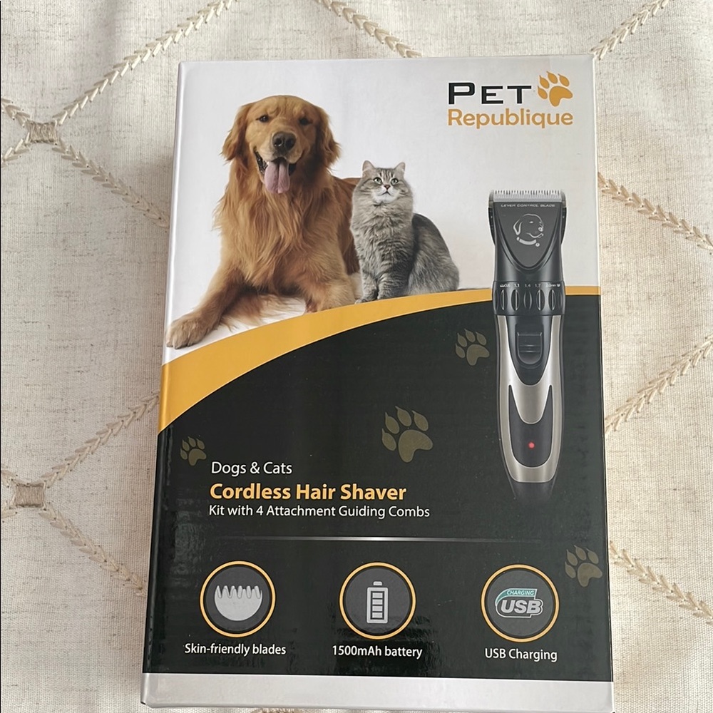 Grooming Device for Small Pets in Black and Silver